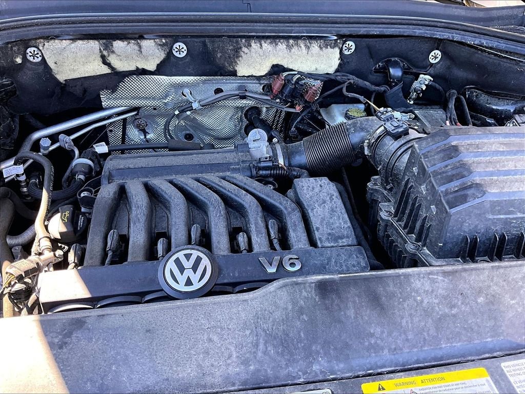 Used 2022 Black Volkswagen 3.6L V6 SE w/Technology image 31
