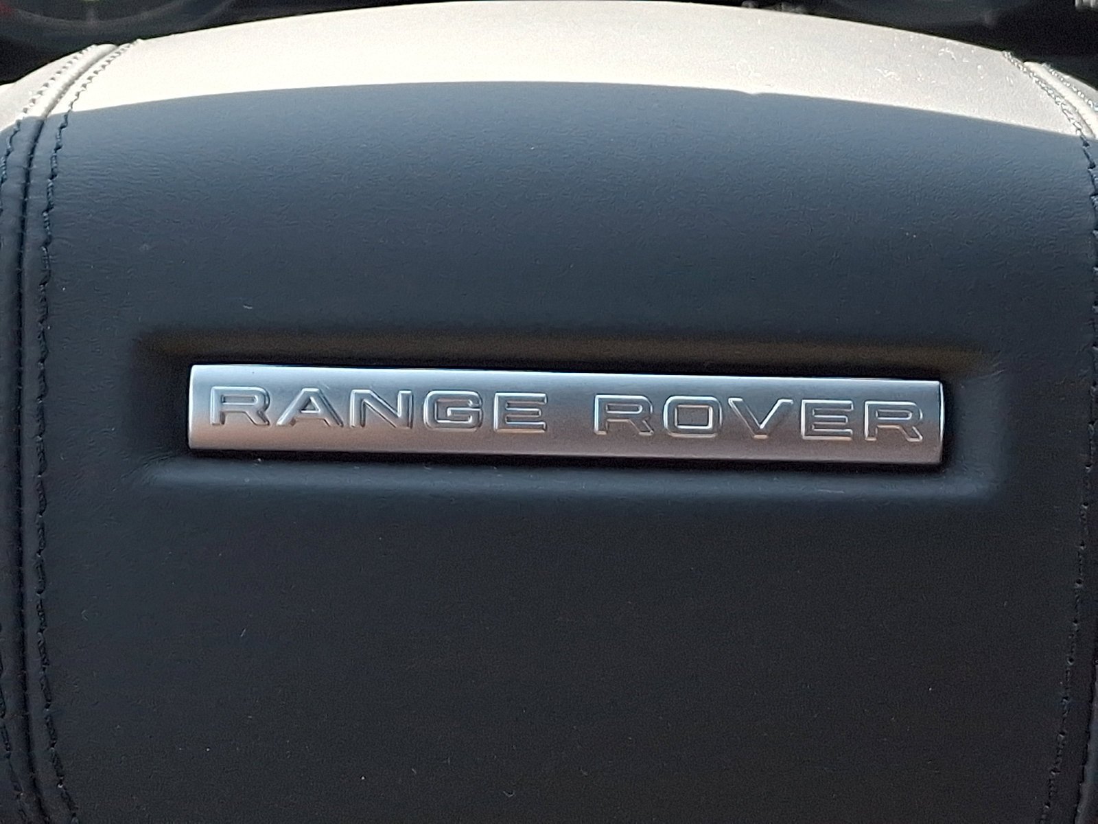 New 2026 Fuji White LAND ROVER Dynamic SE image 20