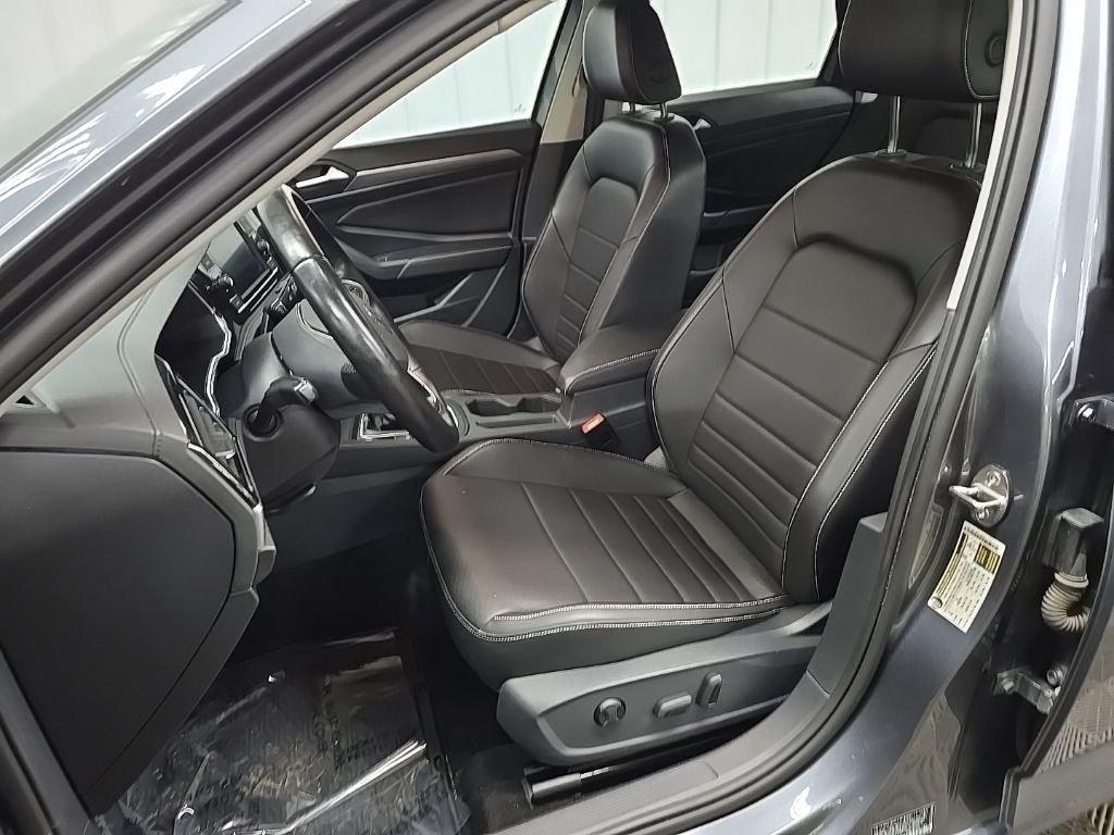 Used 2023 Gray Volkswagen 1.5T SE image 28