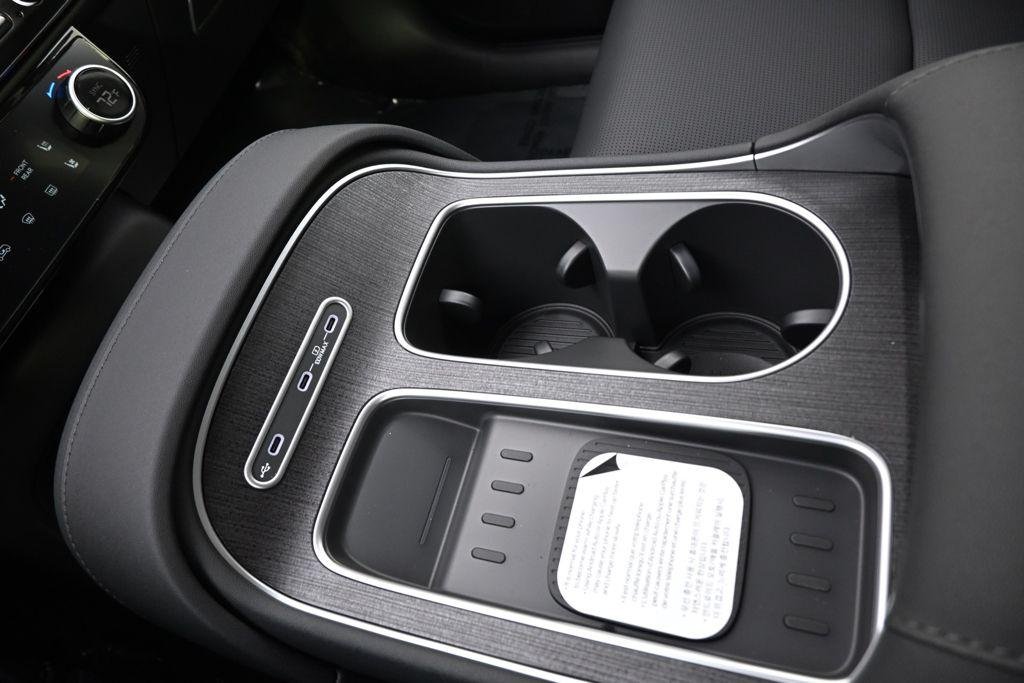 New 2026 White Pearl Hyundai SEL Premium AWD image 32