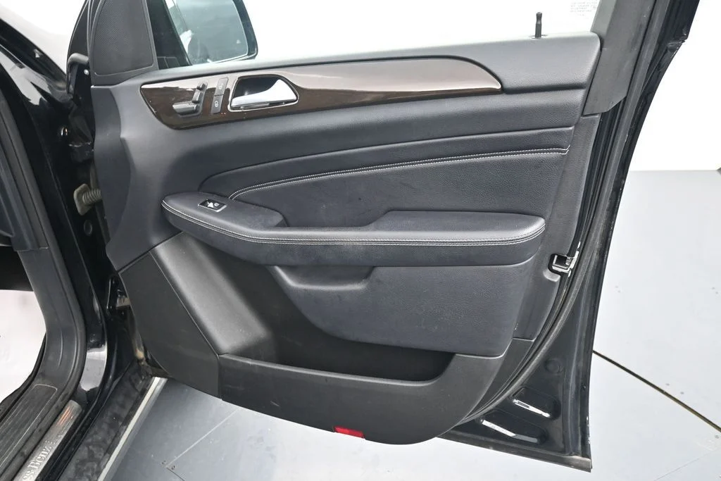 Used 2015  Mercedes-Benz ML 350 image 12