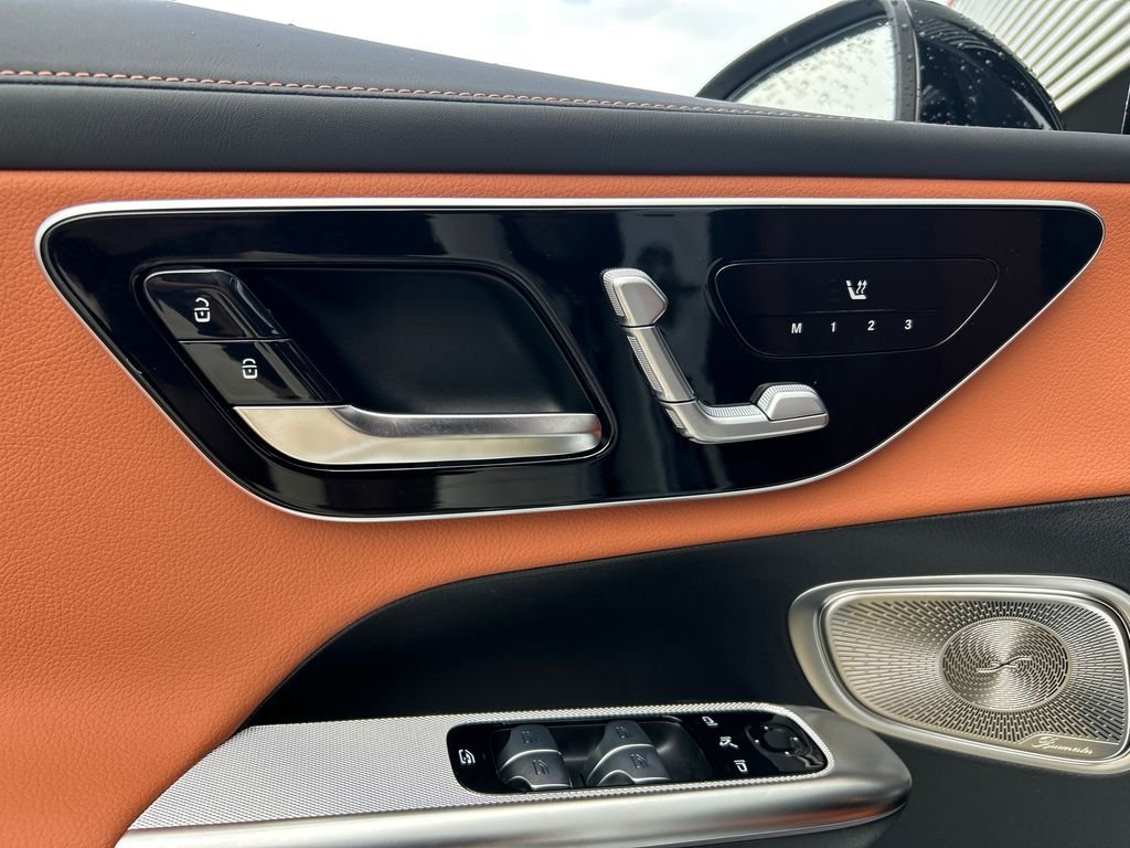 New 2027 Polar White Mercedes-Benz GLC 300 image 11