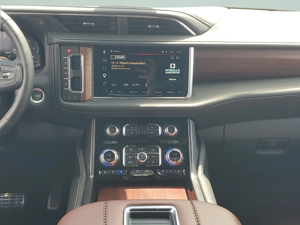 Used 2024 White Frost Tricoat GMC Denali Ultimate image 15