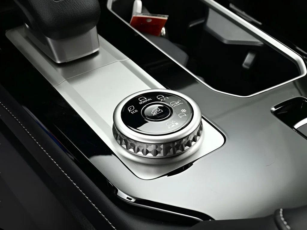 New 2026 White Diamond Mitsubishi ES image 16