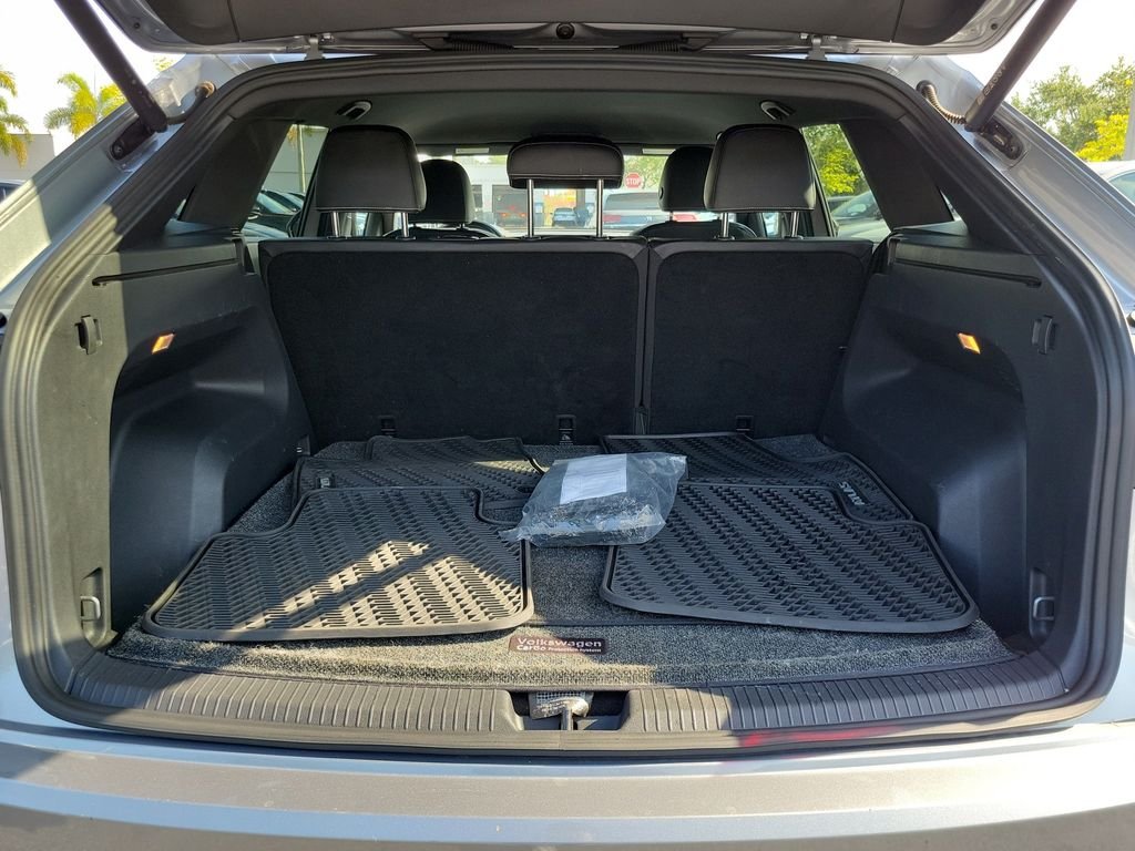 Certified Used 2023  Volkswagen 2.0T SE w/Technology image 6