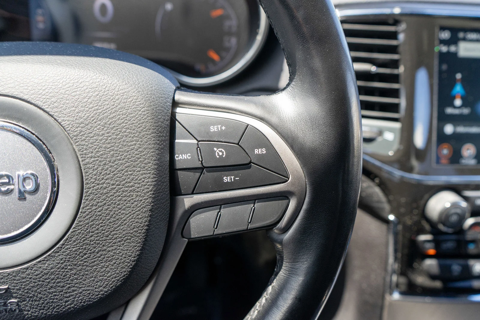 Used 2022 Diamond Black Crystal Pearlcoat Jeep Laredo X image 27