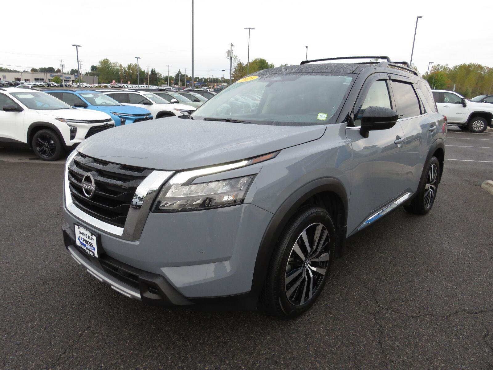 Used 2025 Solid Gray/Super Black Nissan Platinum image 14