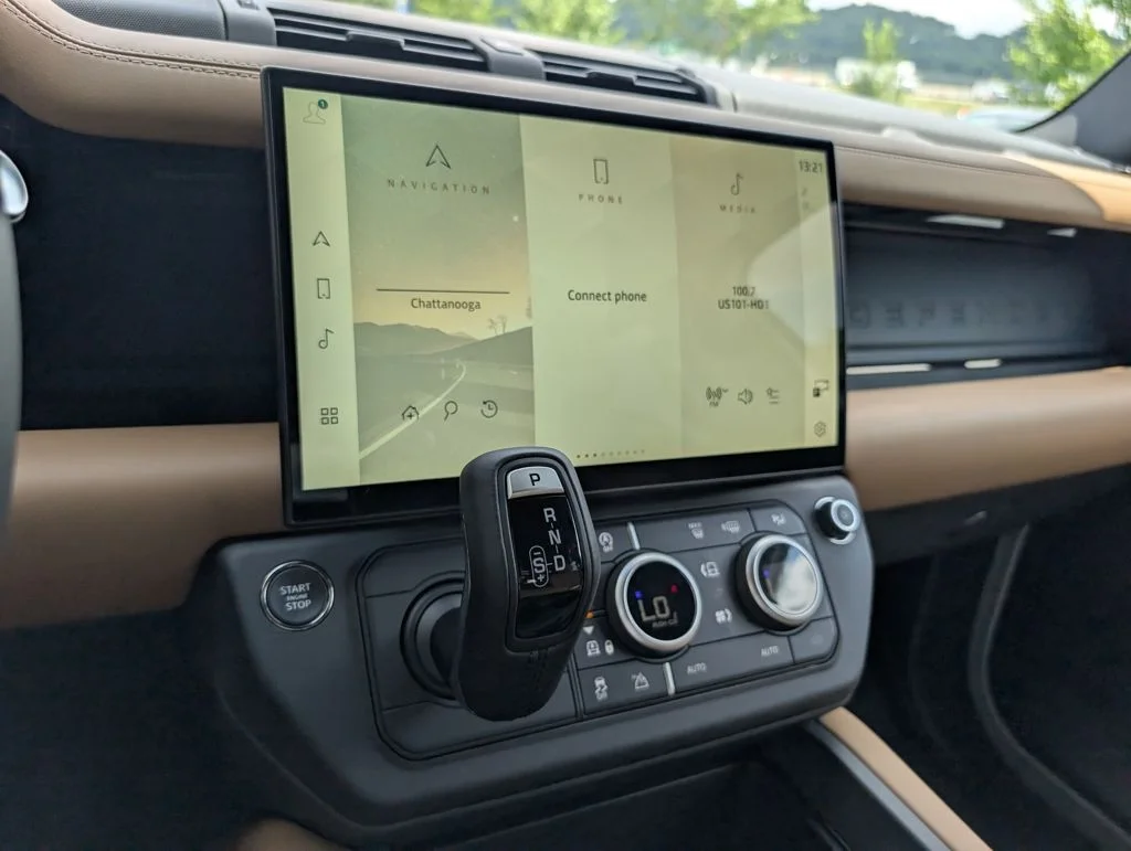 New 2026 Fuji White Land Rover X-Dynamic SE image 28