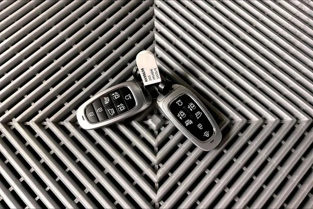 Used 2023 Hampton Gray Hyundai Calligraphy image 11