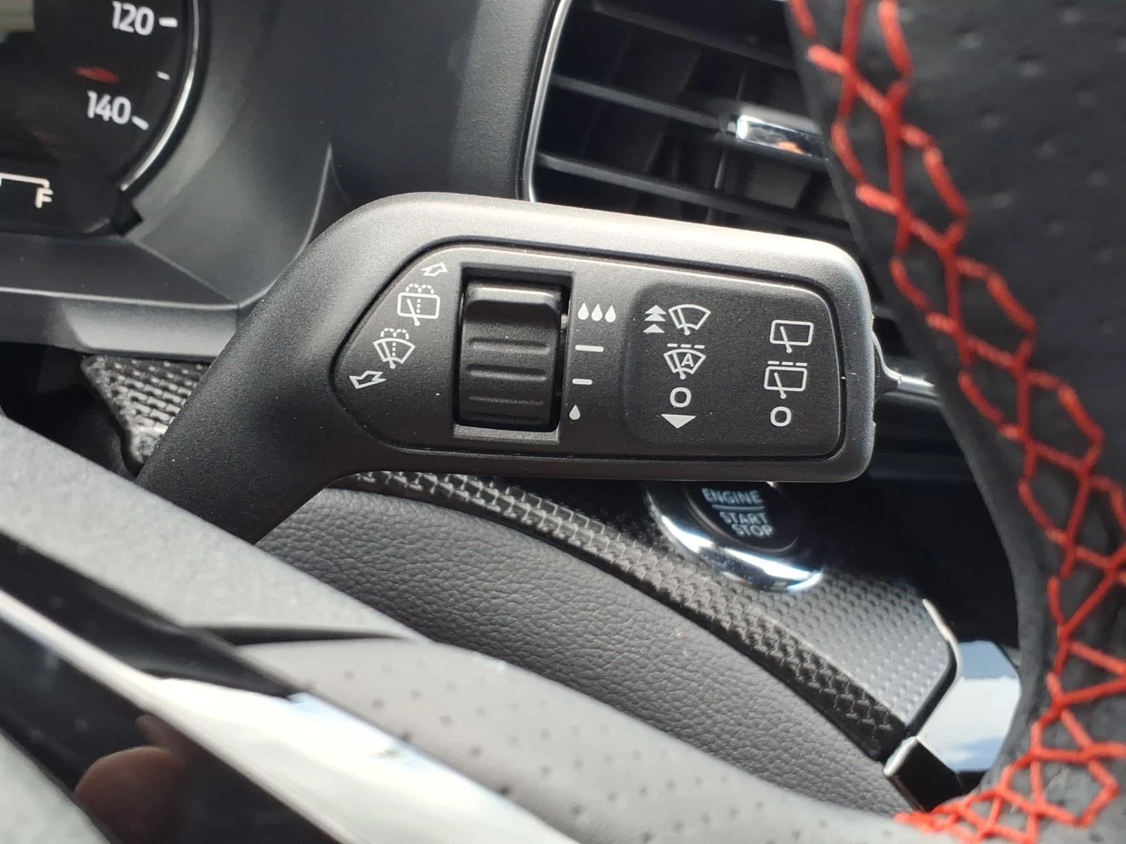 2024 Ford Explorer ST-LINE - Photo 29