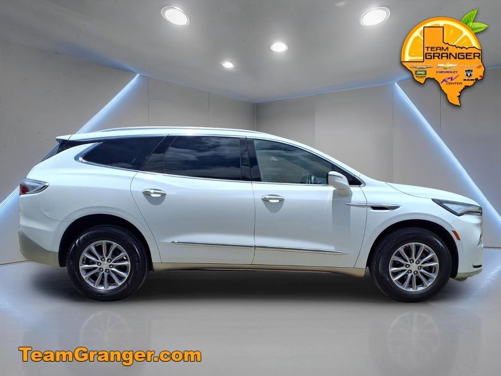 Used 2022 Summit White Buick Essence image 5