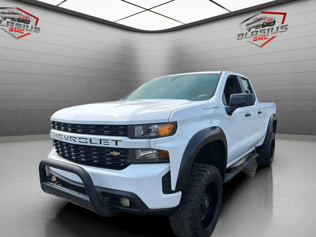 Used 2019 White Chevrolet Custom image 1
