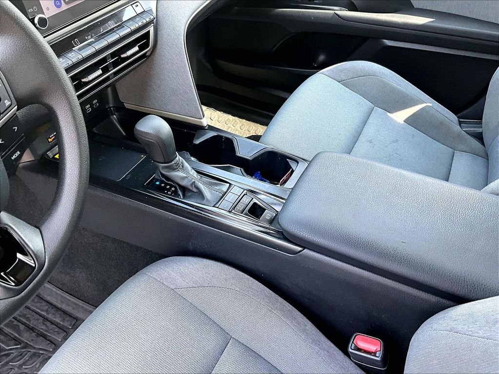Used 2025  Toyota LE image 20