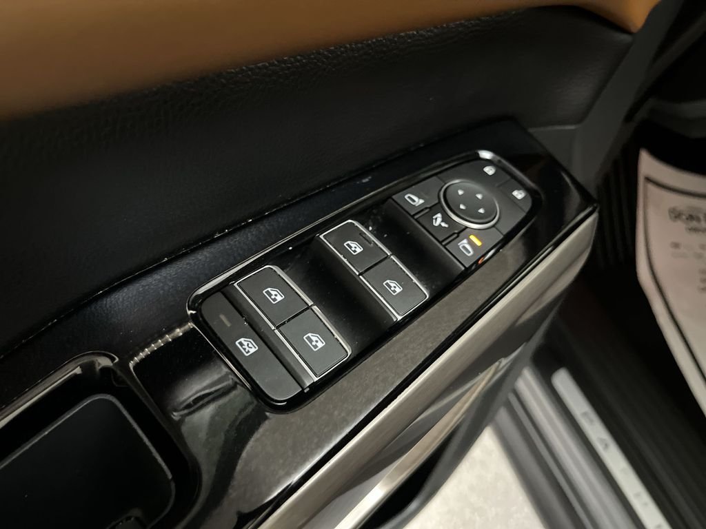 Used 2024 Gray Nissan Platinum image 17