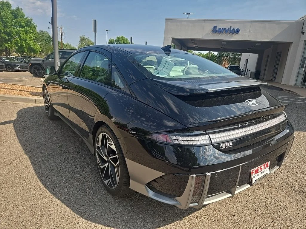Used 2023 Black Hyundai Limited image 5