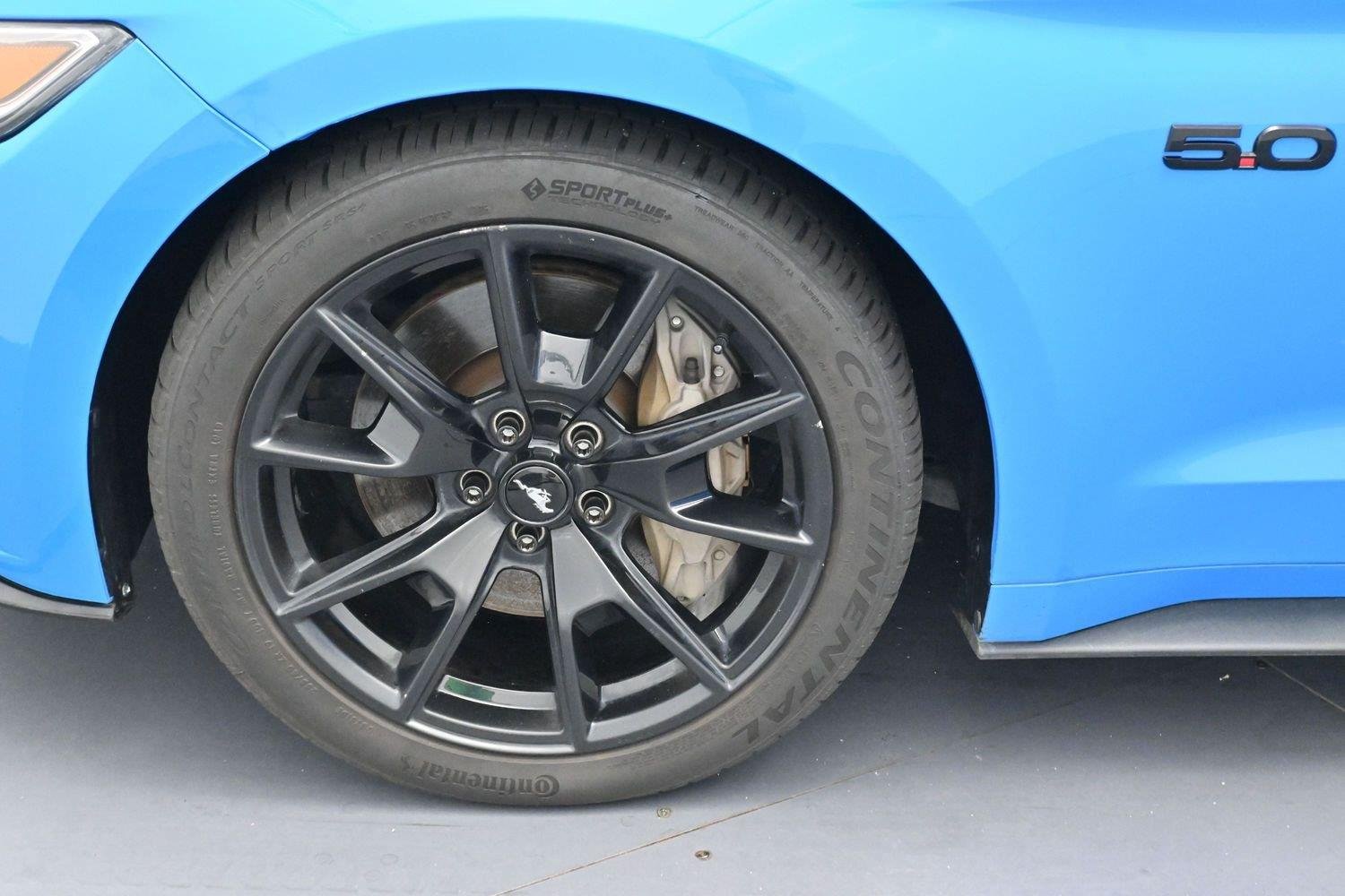 Used 2017 Grabber Blue Ford GT Premium image 34