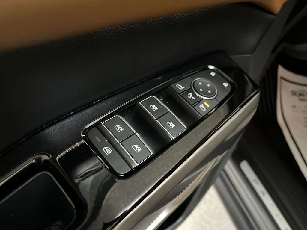 Used 2024 Gray Nissan Platinum image 17