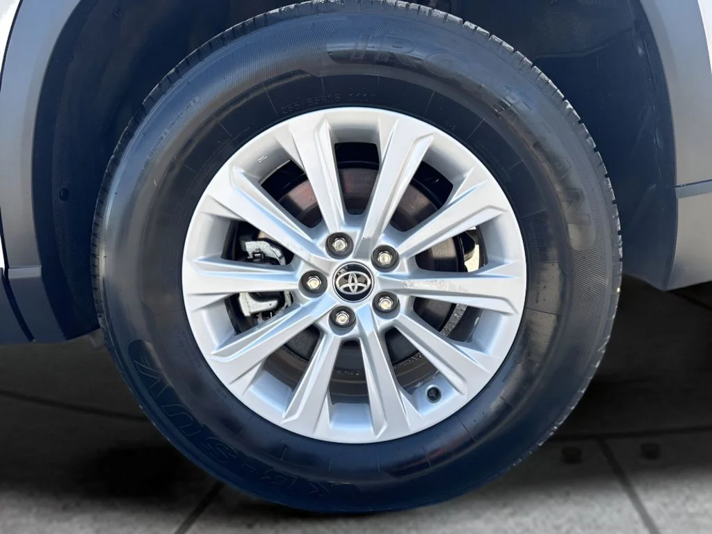 Used 2025 Silver Toyota XLE image 33