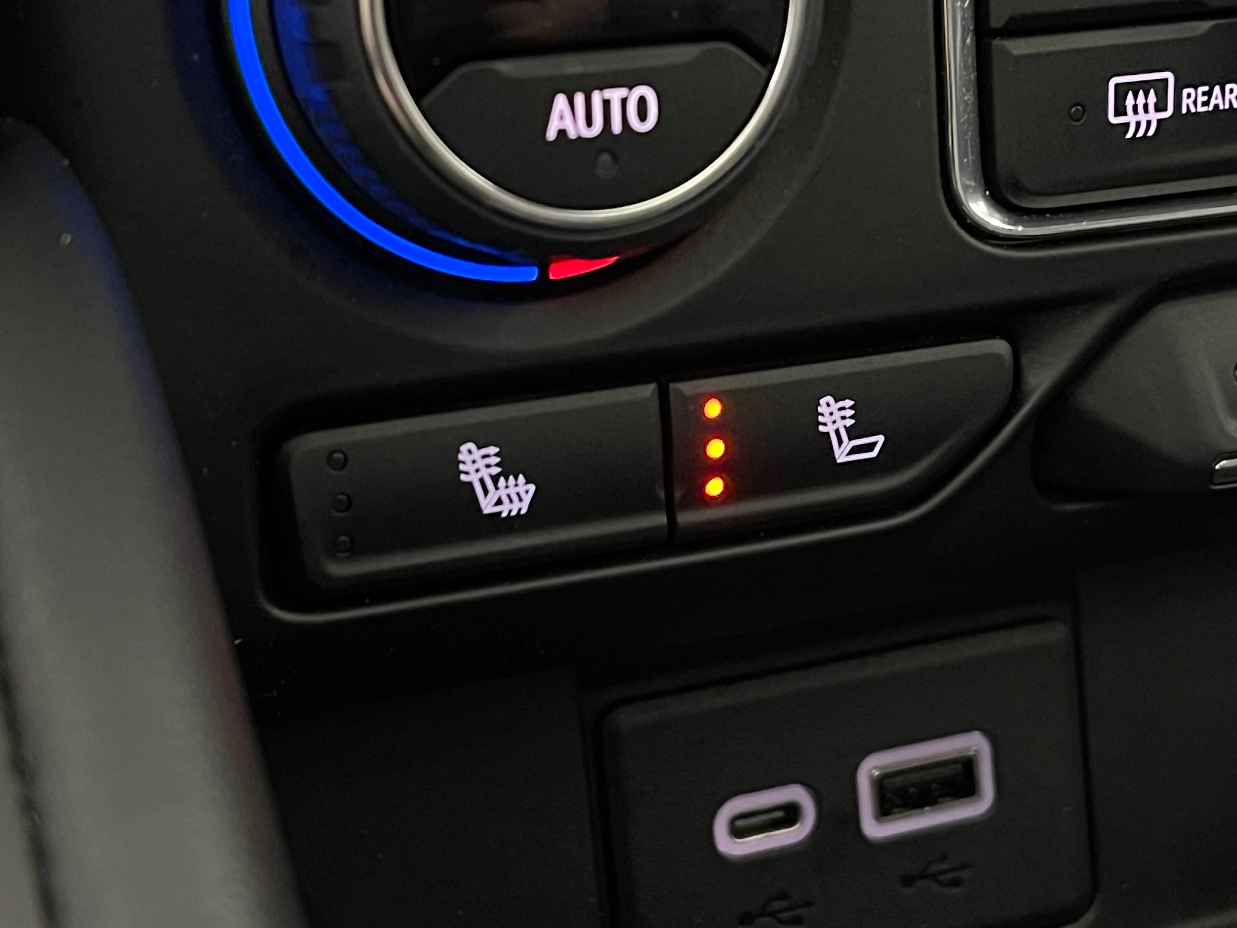 Used 2022 Iridescent Pearl Tricoat Chevrolet Z71 image 6