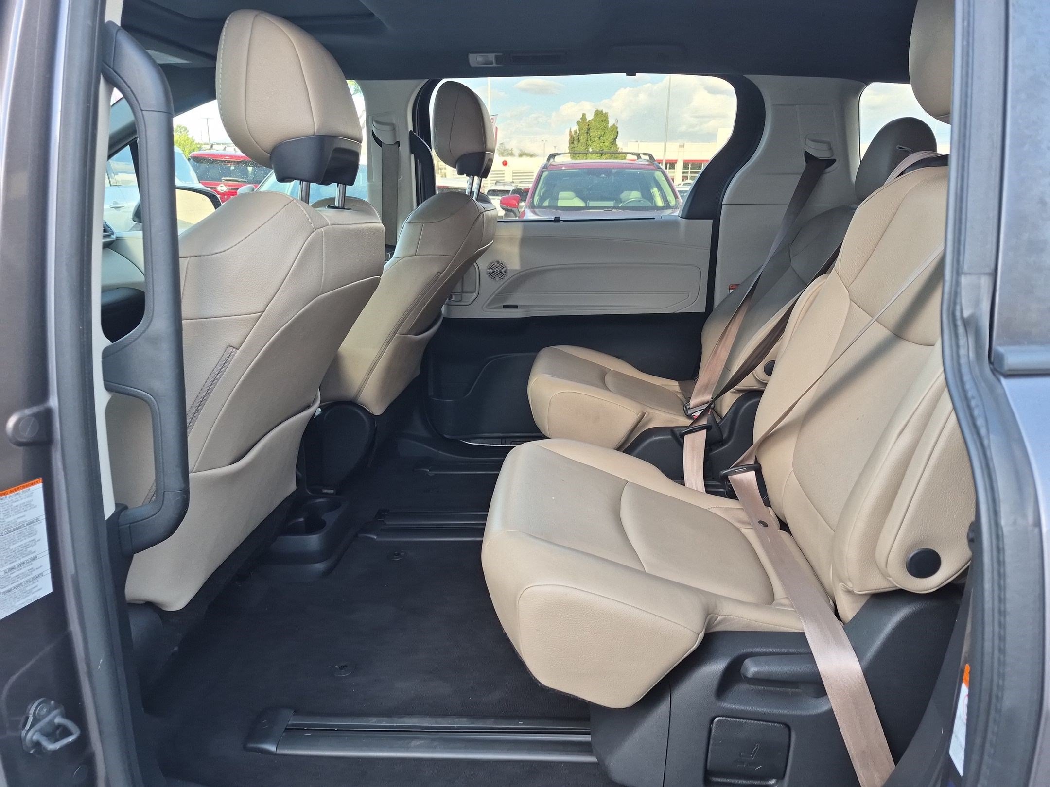 Used 2021 Predawn Gray Mica Toyota XLE image 25