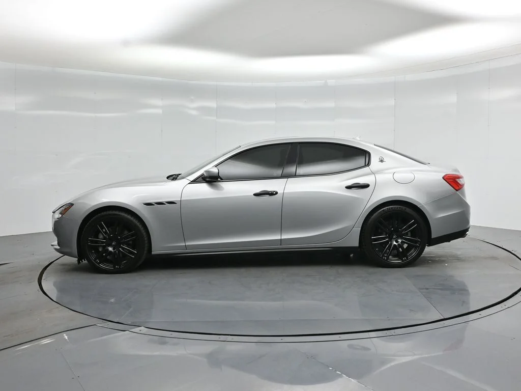 Used 2017 Silver Maserati Base image 25
