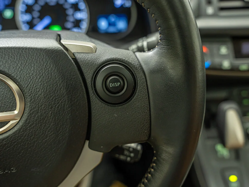 Used 2014 Pearl Lexus 200h image 28