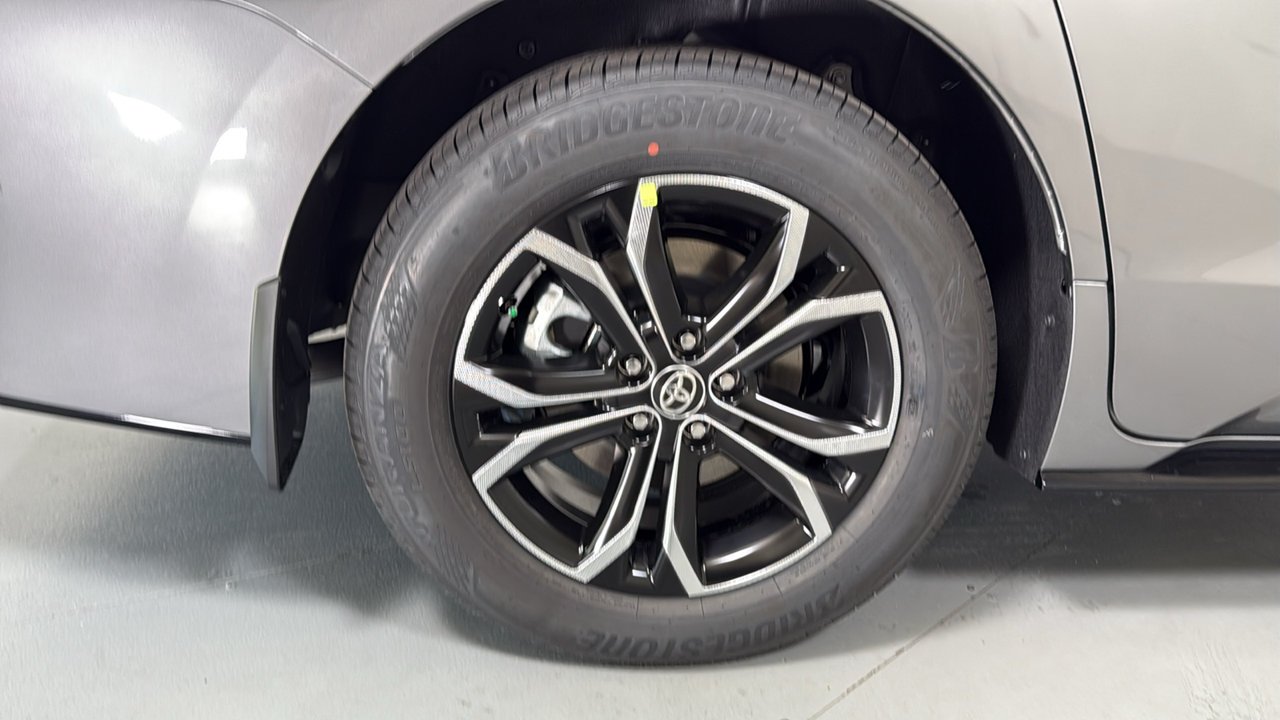 New 2026 Heavy Metal <sup>1</sup> Toyota  Platinum image 23