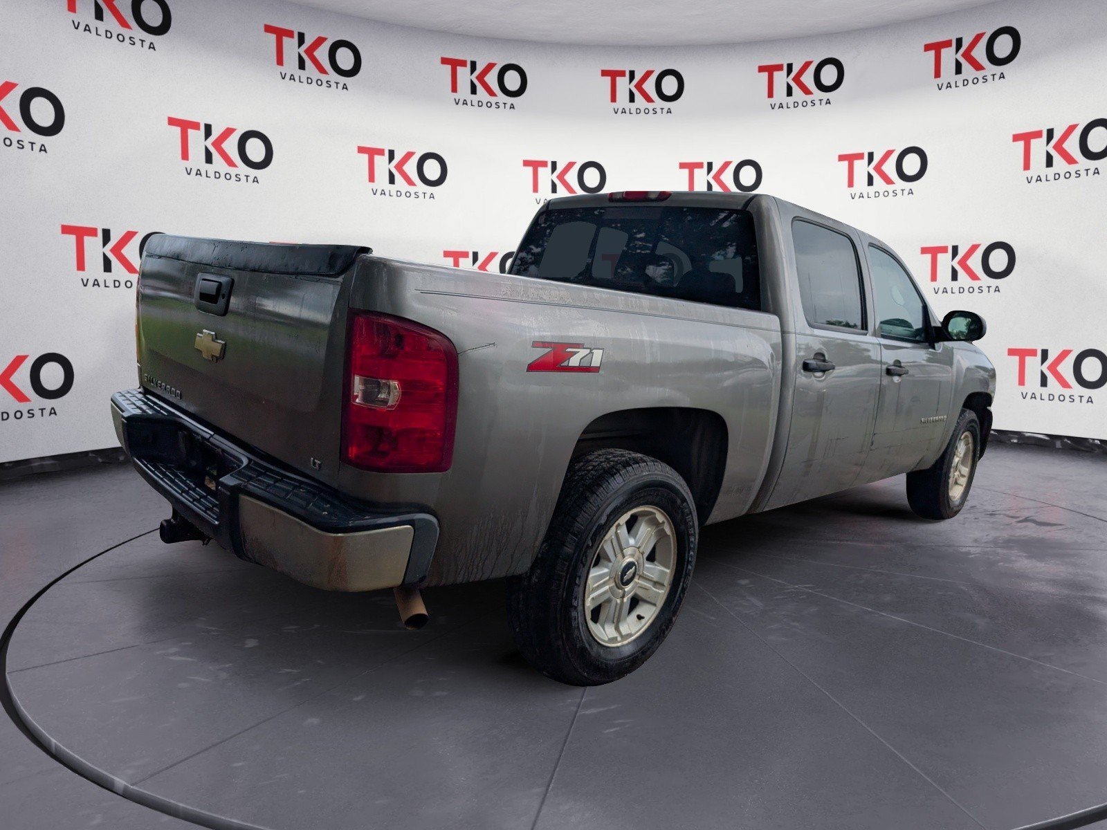 Used 2007 Graystone Metallic Chevrolet LT w/1LT image 2