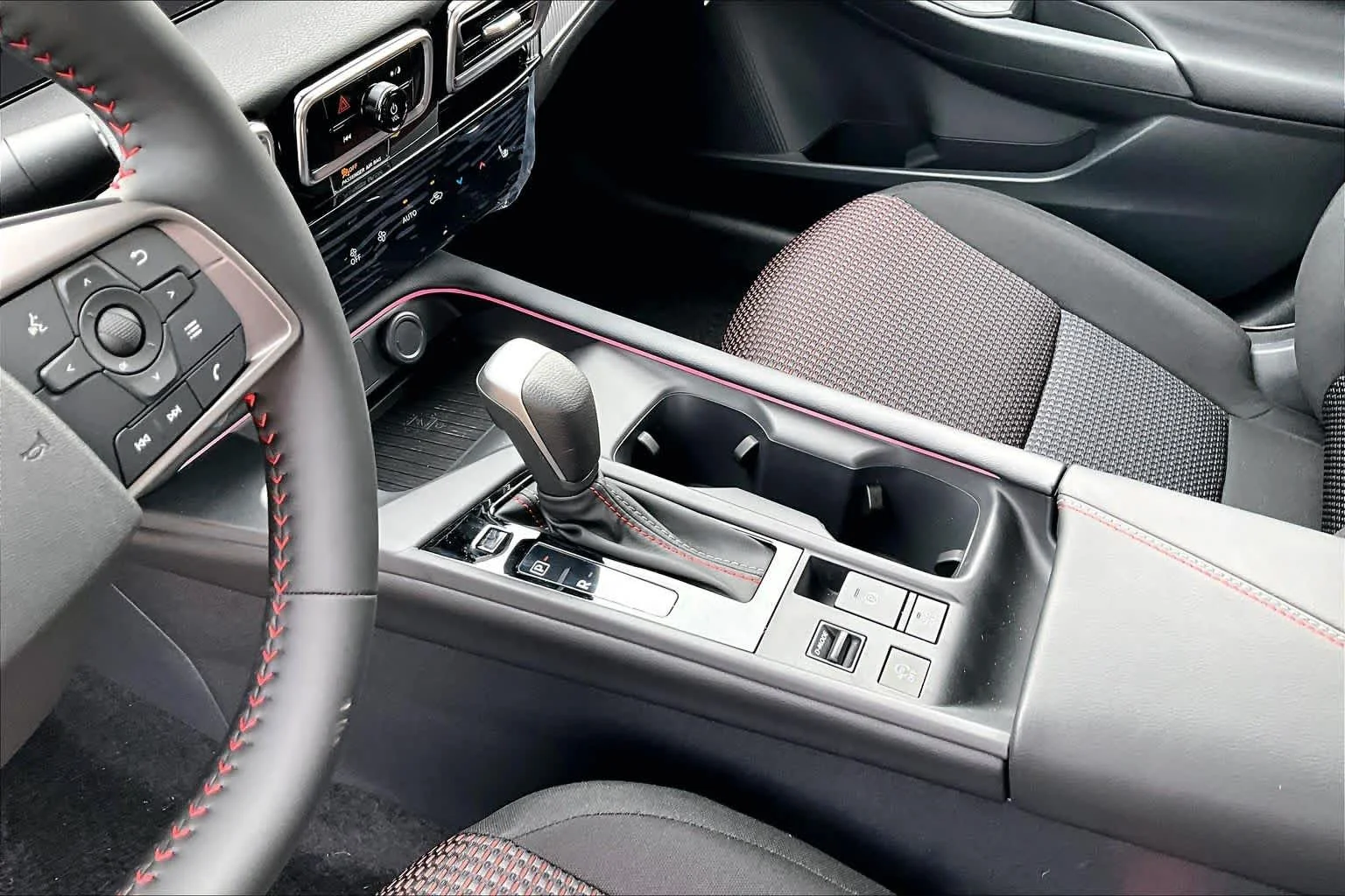 New 2026 Aspen White TriCoat / Super Black Two-tone Nissan SR image 11
