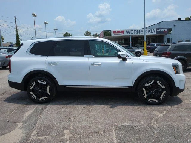 Certified Used 2025 White Kia S image 4