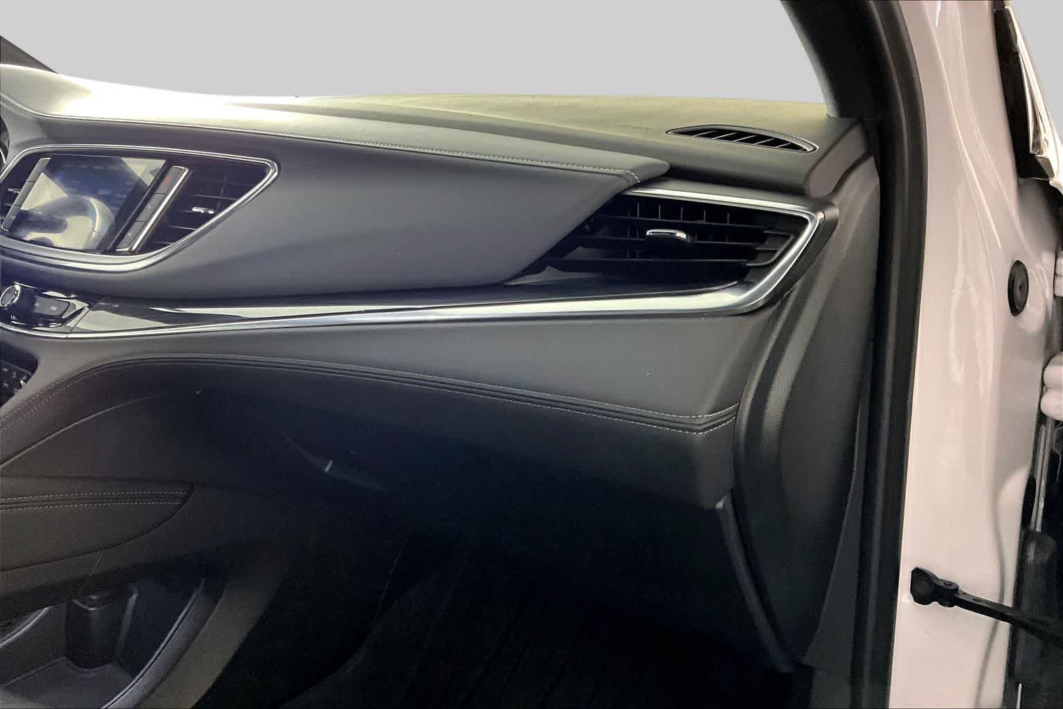 Used 2024 White Frost Tricoat Buick Essence image 18