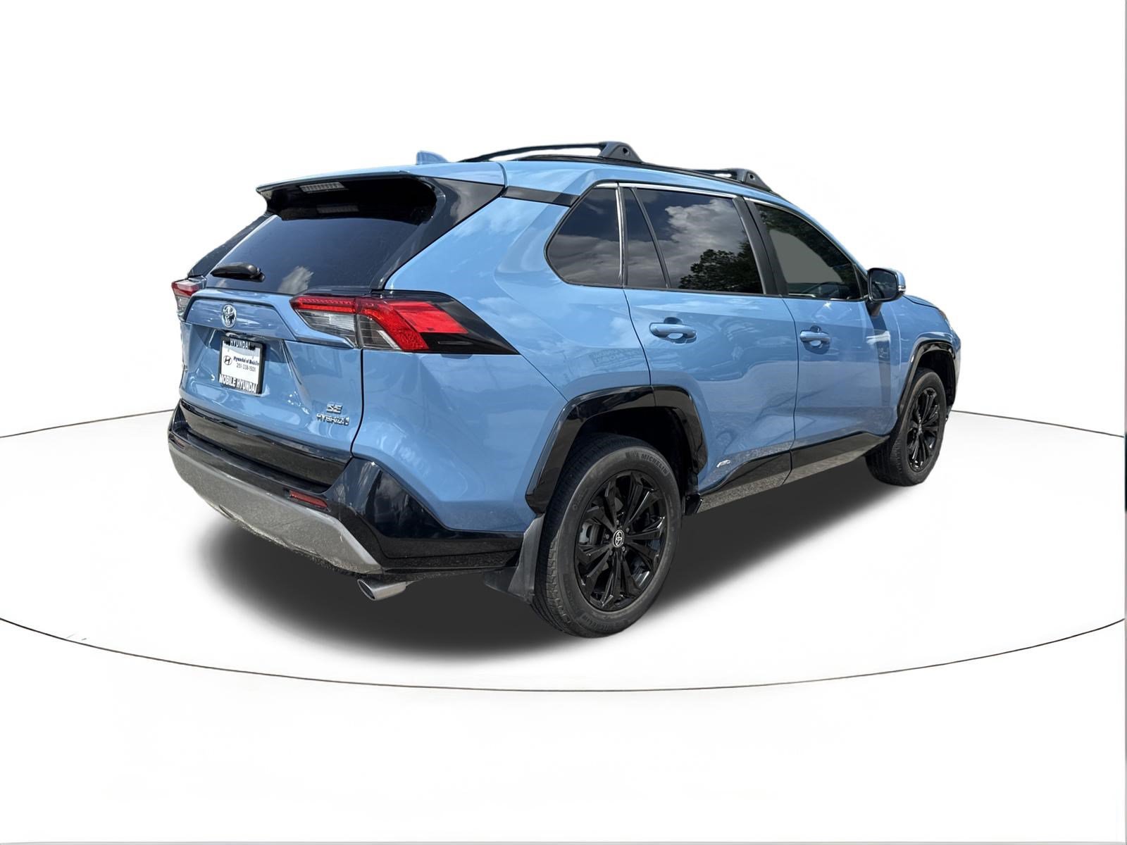 2024 Toyota RAV4 SE - Photo 3