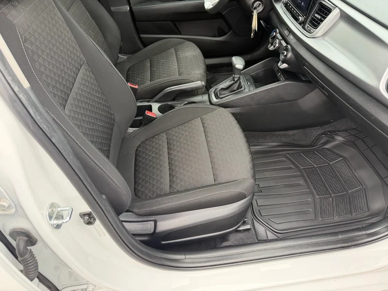Used 2022 Clear White Kia LX image 19