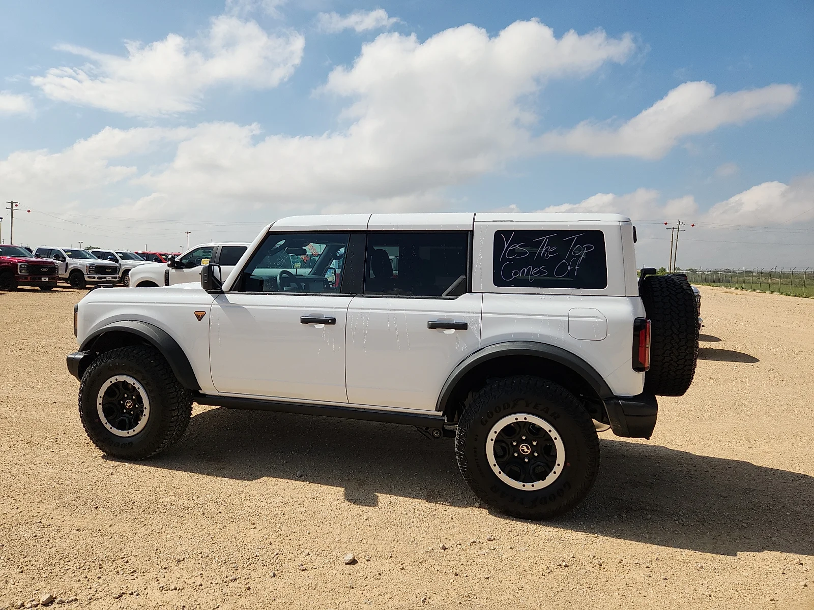 New 2026 Oxford White Ford Badlands image 4