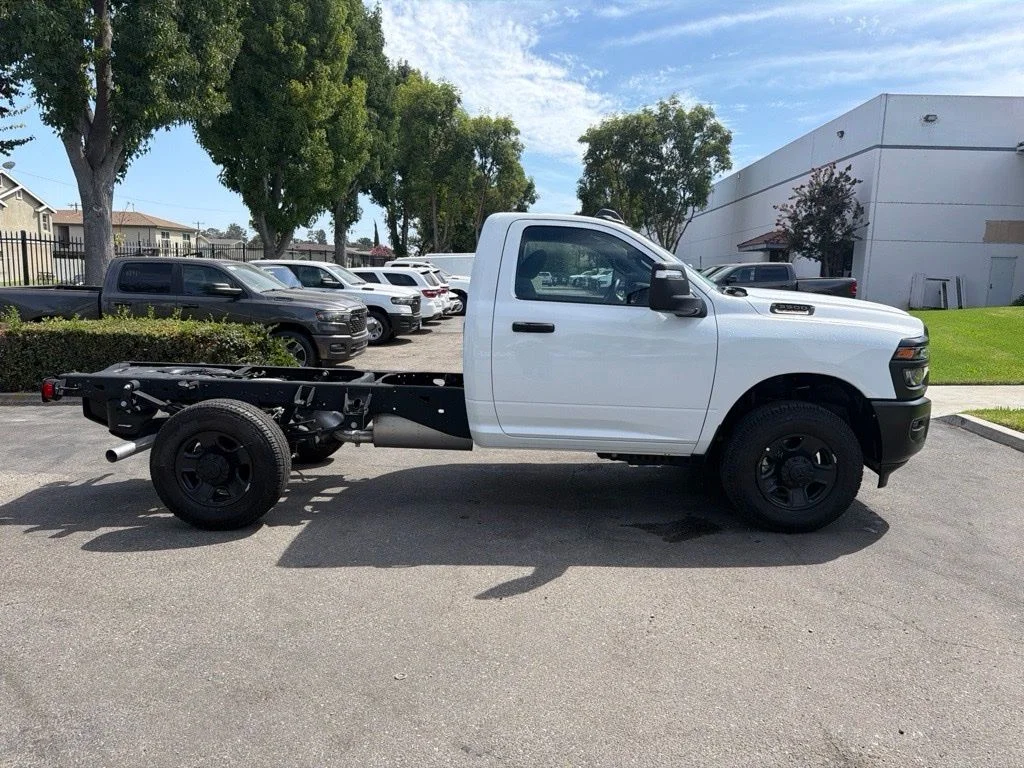 New 2025 Bright White Clear-Coat Exterior Paint RAM Tradesman image 6