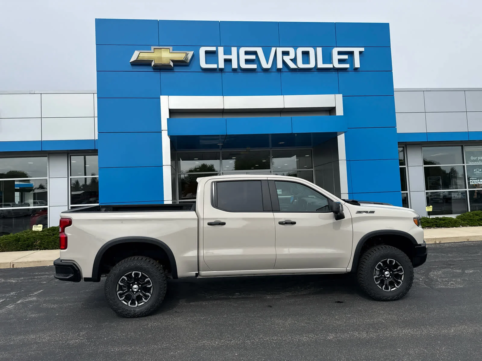 2026 Chevrolet Silverado 1500 ZR2 - Photo 13
