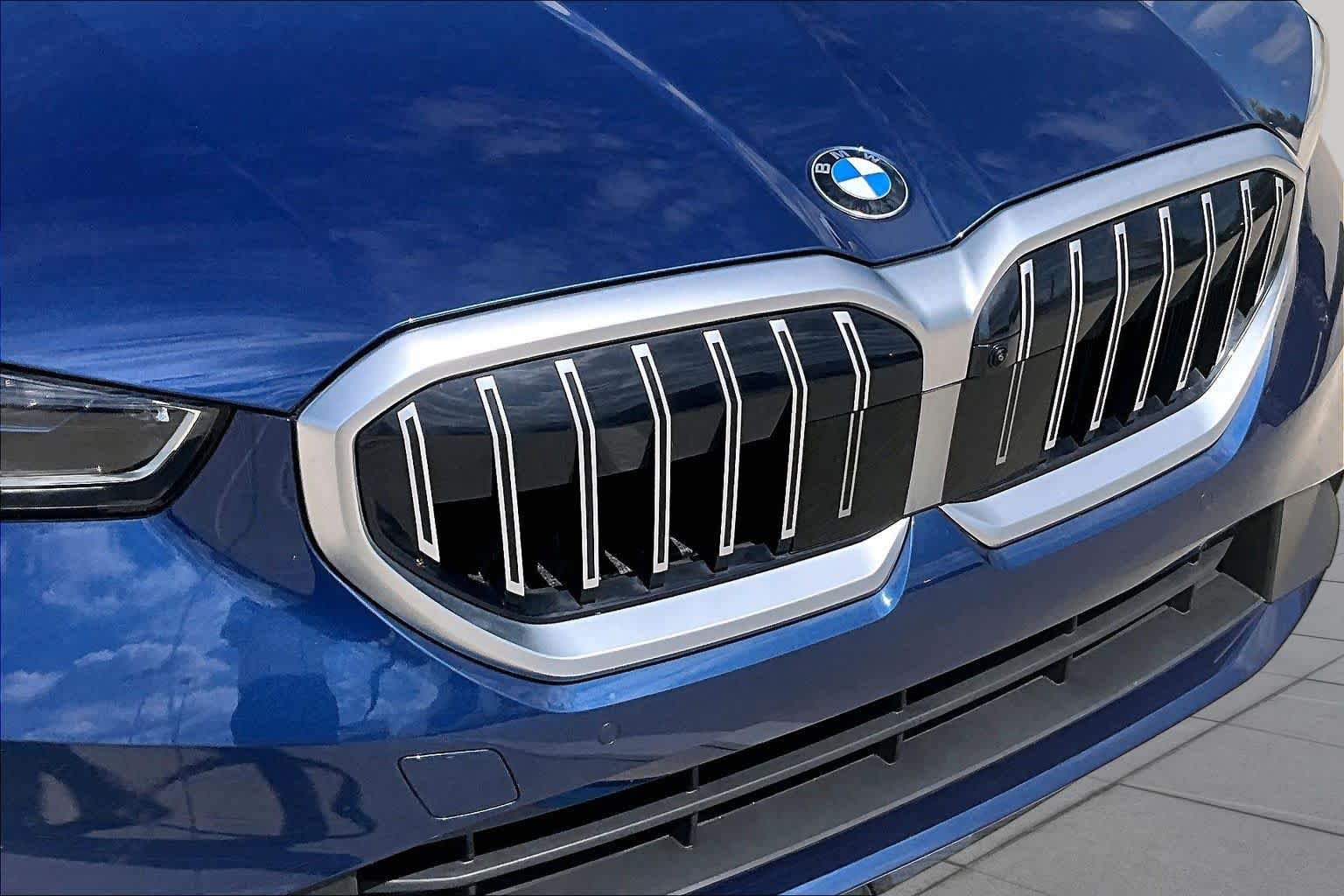 Used 2027 Phytonic Blue Metallic BMW 530i image 28