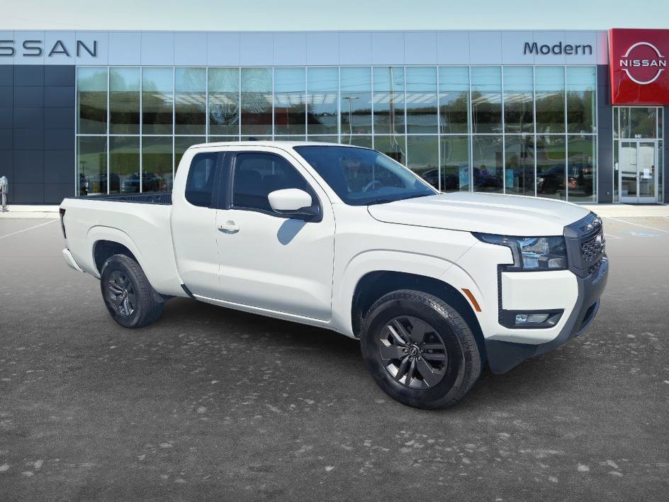 Used 2025 Glacier White Nissan SV image 3