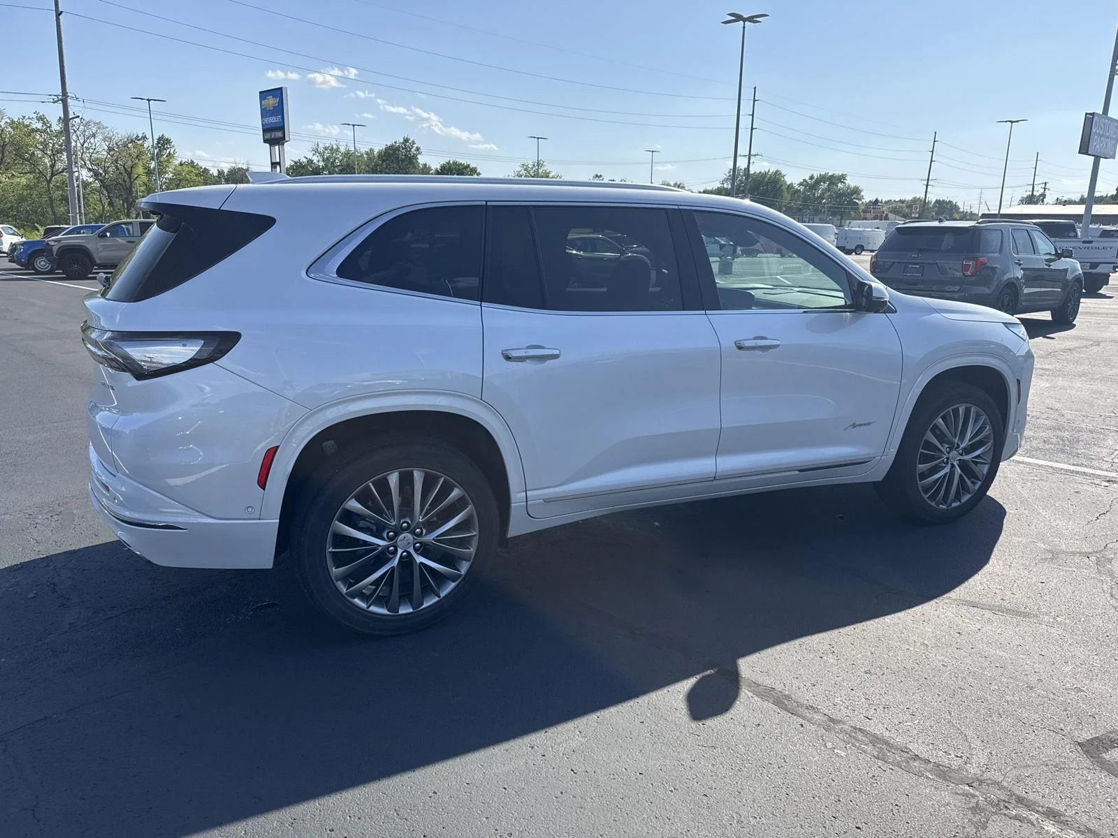 Used 2025 White Frost Tricoat Buick Avenir image 3