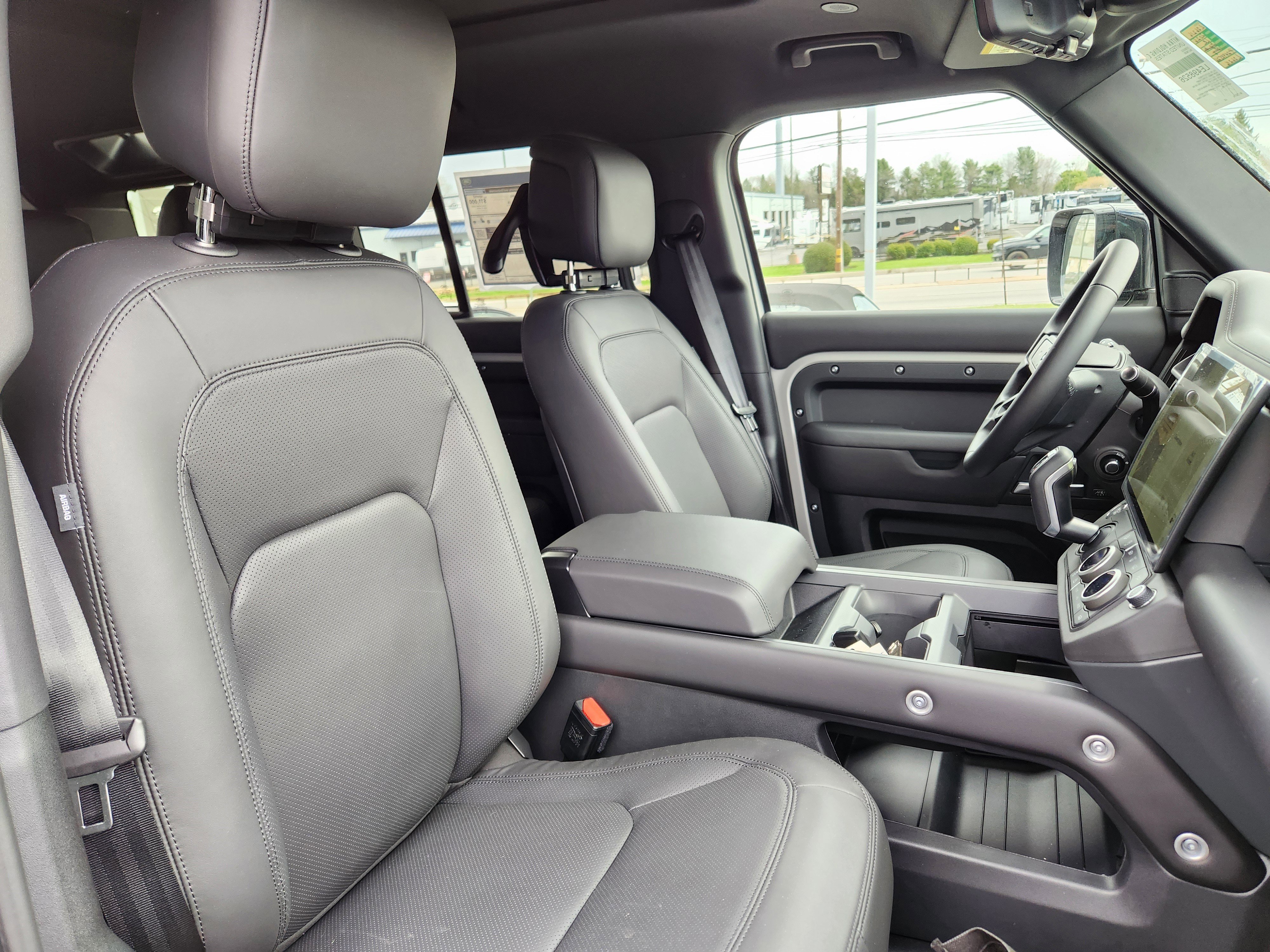 2026 Land Rover Defender X-Dynamic SE - Photo 12