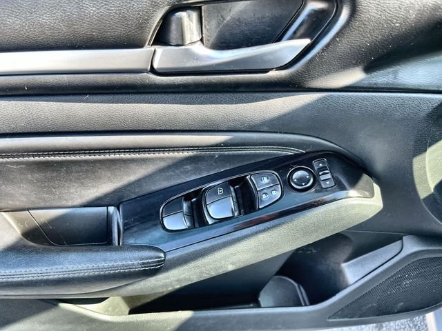 Used 2021 Silver Nissan 2.5 SV image 17