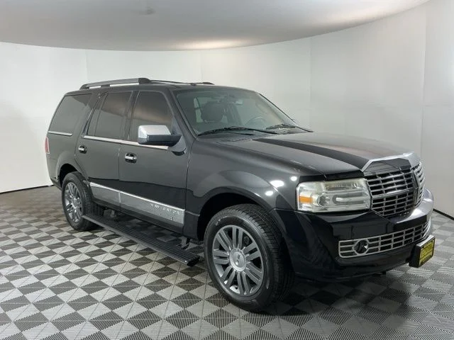 Used 2011 Black Lincoln Base image 3