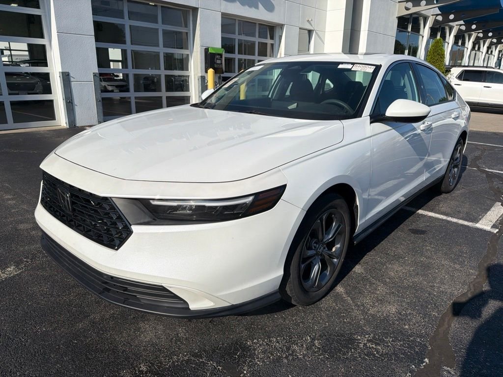 Used 2023 Platinum White Pearl Honda EX image 2