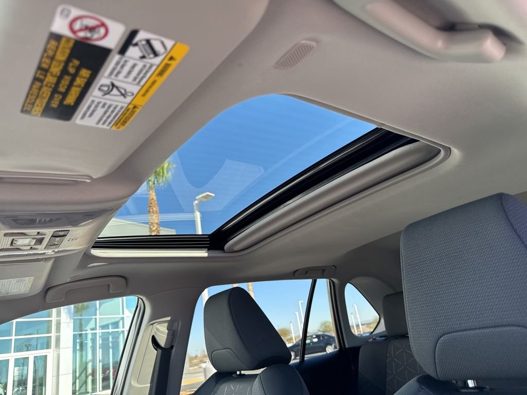 2025 Toyota RAV4 XLE - Photo 16