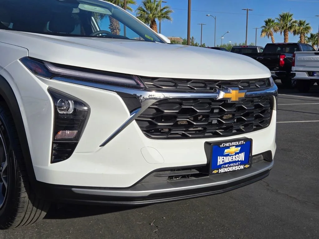 Used 2025 Summit White Chevrolet LT image 8
