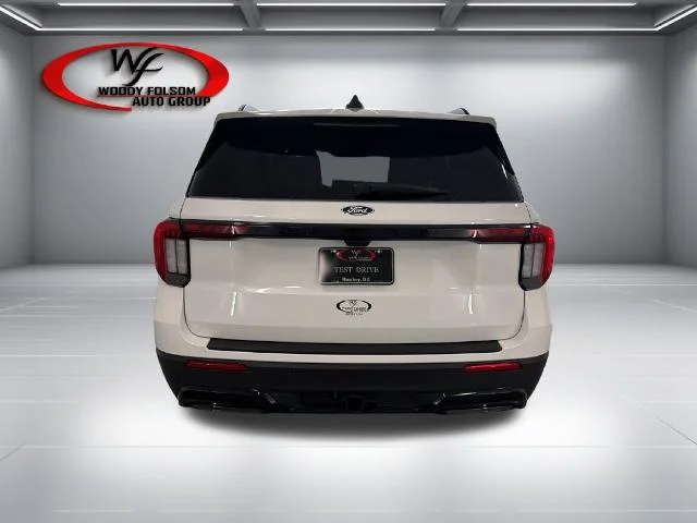New 2027 Star White Metallic Tri-Coat Ford ST-Line image 26