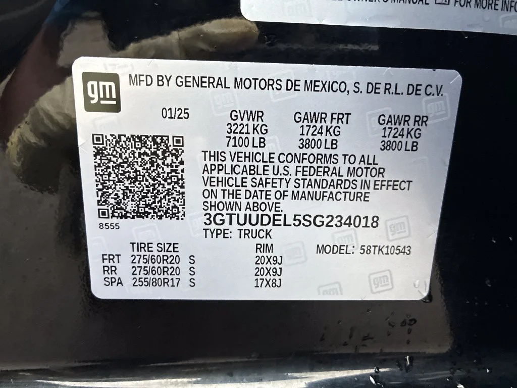 Used 2025 Black GMC SLT image 10