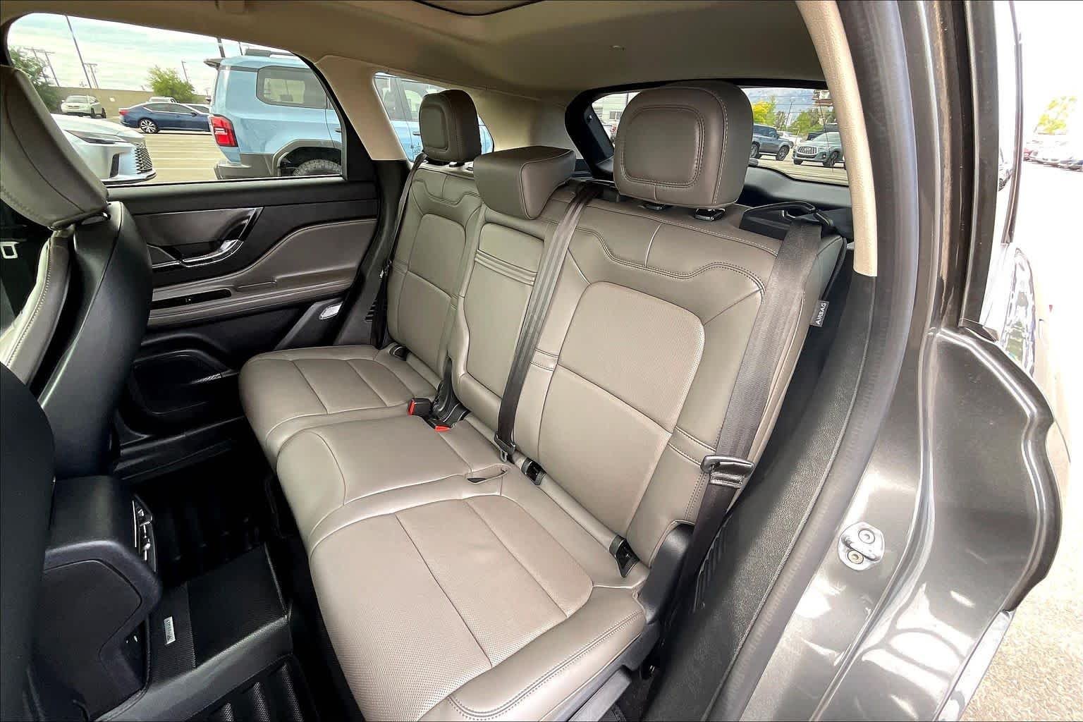 Used 2024 Asher Gray Metallic Clearcoat Lincoln Grand Touring image 19