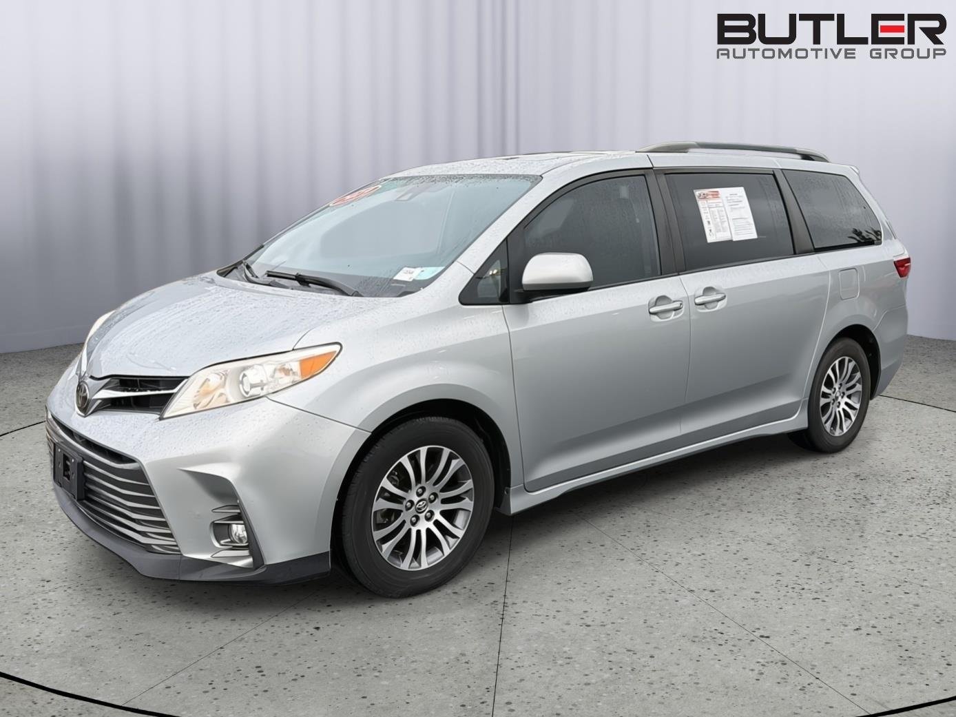 Used 2019 Celestial Silver Metallic Toyota XLE Premium 8-Passenger image 1