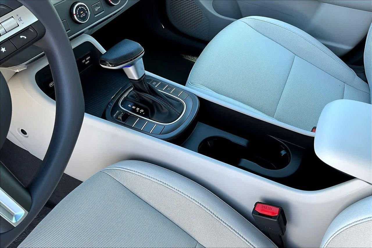 New 2026 Atlas White Hyundai SE image 7